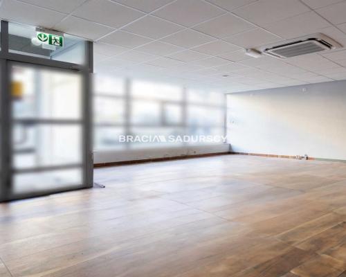 Lokal 135m2 front parter Kurdwanów