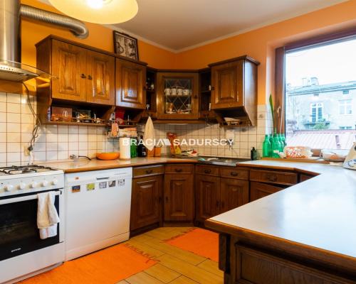 dwa budynki w Centrum Krakowa.