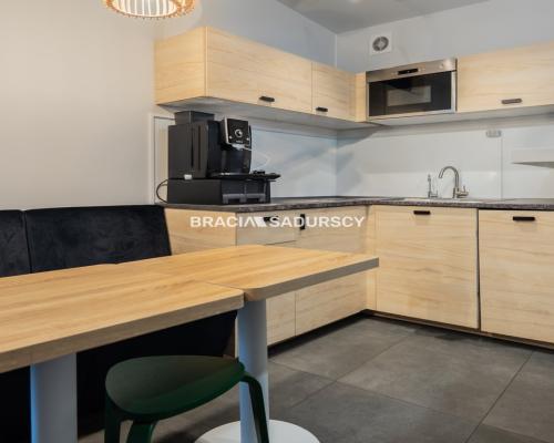 Budynek biurowy z możl. rozbudowy , 400m2