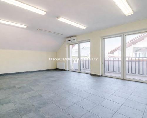 Budynek handlowo-mieszkanly Centrum Skawiny