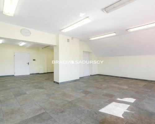 Budynek handlowo-mieszkanly Centrum Skawiny