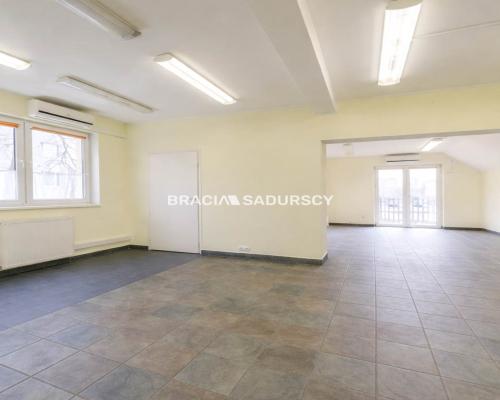 Budynek handlowo-mieszkanly Centrum Skawiny