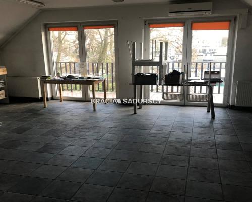 Budynek handlowo-mieszkanly Centrum Skawiny