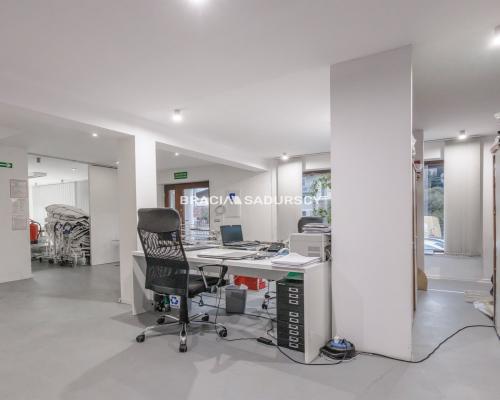 Budynek usługowy/biurowy/mieszklany/duża działka