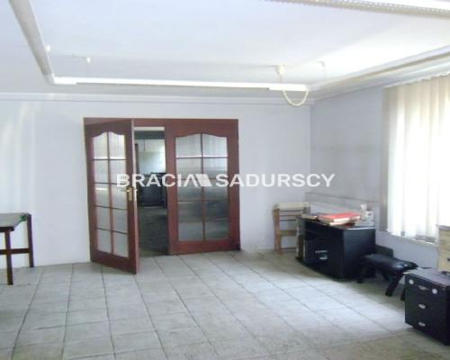 Zdjęcia należą do właściciela oferty. 
 
Do sprzedania nieruchomość produkcyjno-mieszkalna o powierzchni całkowitej 1027 m2 leż