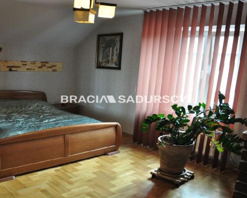 Zdjęcia należą do właściciela oferty.  
 
Zielonki koło Krakowa.  

 Do sprzedania  zakład  produkcyjny II kondygnacyjny o łącz