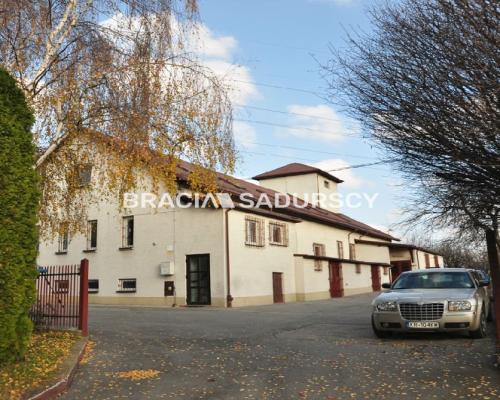 Zdjęcia należą do właściciela oferty.  
 
Zielonki koło Krakowa.  

 Do sprzedania  zakład  produkcyjny II kondygnacyjny o łącz