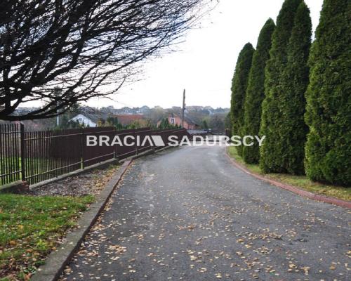 Zdjęcia należą do właściciela oferty.  
 
Zielonki koło Krakowa.  

 Do sprzedania  zakład  produkcyjny II kondygnacyjny o łącz