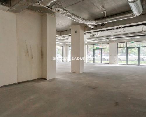 Lokal parterowy / duże witryny / miejsca postojowe