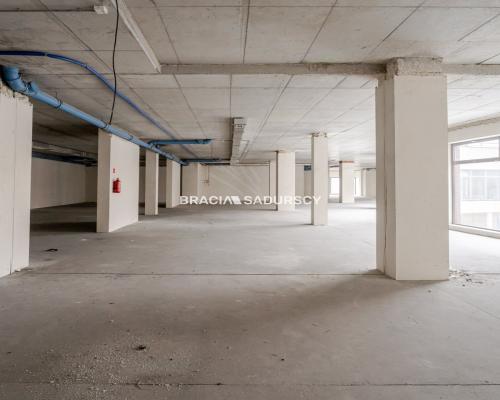 Lokal usługowy w stanie deweloperskim -706 m