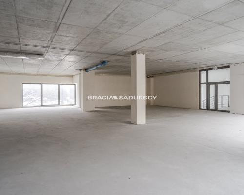 Lokal usługowy w stanie deweloperskim -706 m
