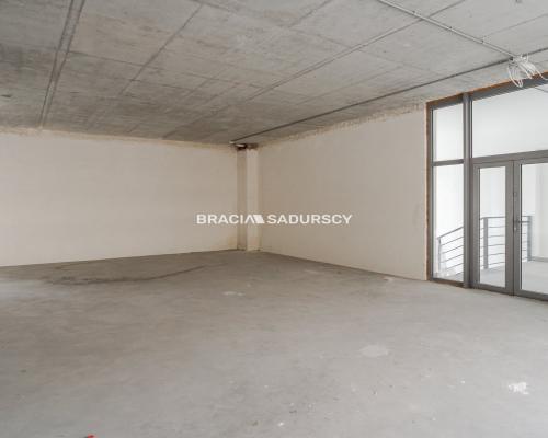 Lokal usługowy w stanie deweloperskim -706 m