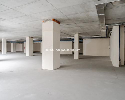 Lokal usługowy w stanie deweloperskim -706 m