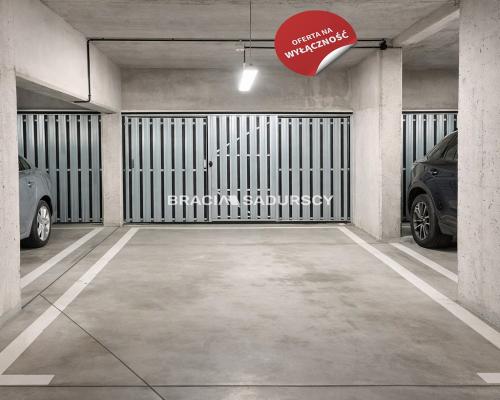 Miejsce postojowe + komórka lokatorska