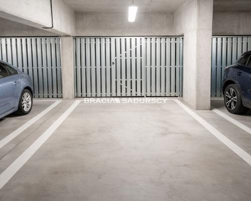 Miejsce postojowe + komórka lokatorska