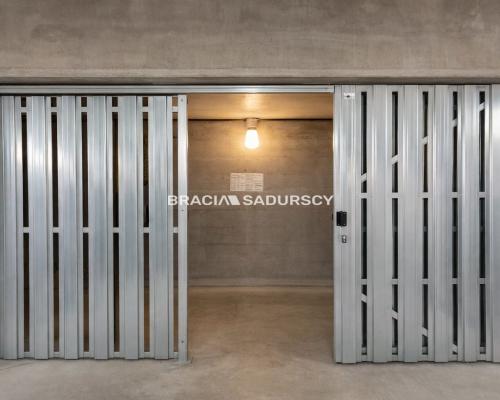 Miejsce postojowe + komórka lokatorska