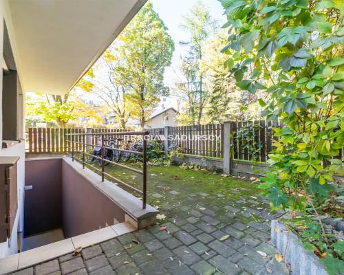 Lokal mieszkalno-usługowy w centrum.