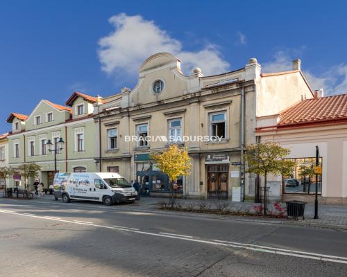 Kamienica w centrum Bochnii z ogrodem i parkingiem