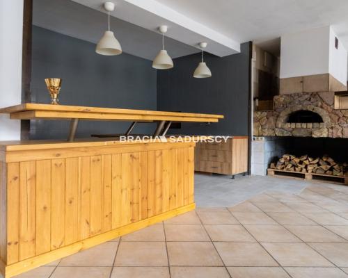 Usługowo-mieszkalny w centrum z własnym parkingiem