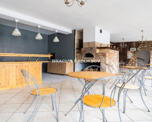 Usługowo-mieszkalny w centrum z własnym parkingiem