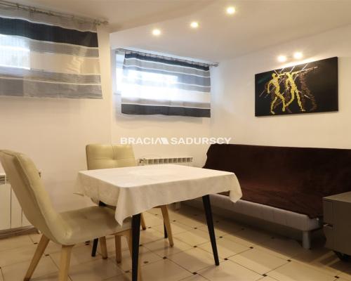 Lokal użytkowy o pow. 45 m 2  blisko centrum i krakowskich uczelni    

  Oferujemy na sprzedaż lokal użytkowy o powierzchni 45