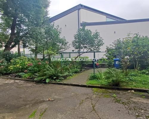 Lokal użytkowy o pow. 45 m 2  blisko centrum i krakowskich uczelni      Oferujemy na sprzedaż lokal użytkowy o powierzchni 45