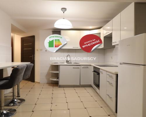 Lokal użytkowy o pow. 45 m 2  blisko centrum i krakowskich uczelni      Oferujemy na sprzedaż lokal użytkowy o powierzchni 45