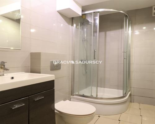 Lokal użytkowy o pow. 45 m 2  blisko centrum i krakowskich uczelni      Oferujemy na sprzedaż lokal użytkowy o powierzchni 45