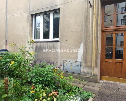 Lokal użytkowy o pow. 45 m 2  blisko centrum i krakowskich uczelni      Oferujemy na sprzedaż lokal użytkowy o powierzchni 45