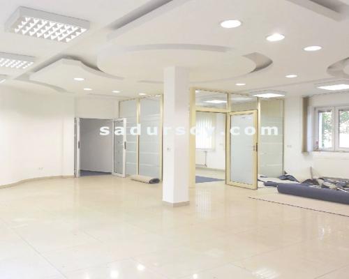 Niezależny obiekt biurowy    825m 2     na dużej działce 4600m2 na Ursynowie w Pyrach, z możliwością realizacji większych inwes