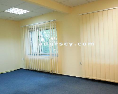 Niezależny obiekt biurowy    825m 2     na dużej działce 4600m2 na Ursynowie w Pyrach, z możliwością realizacji większych inwes