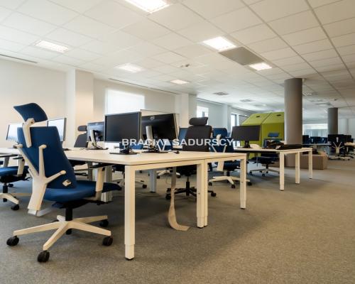 powierzchnia biurowa w nowoczesnym biurowcu