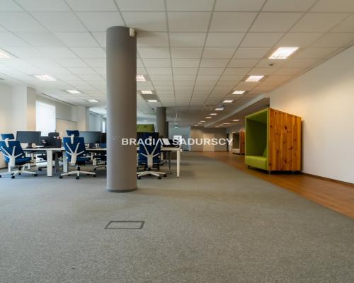 powierzchnia biurowa w nowoczesnym biurowcu
