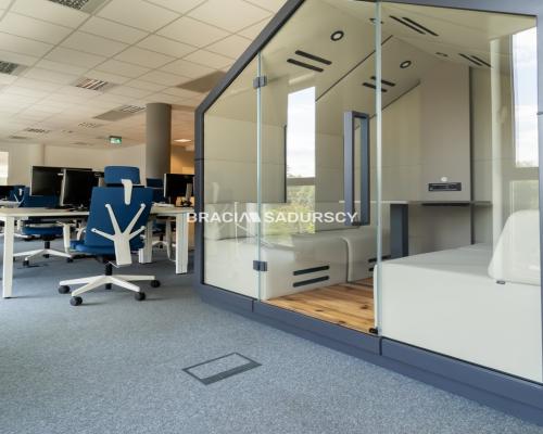 powierzchnia biurowa w nowoczesnym biurowcu