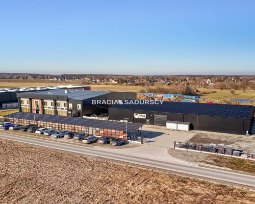 Nowoczesny lokal z parkingiem - Targowisko