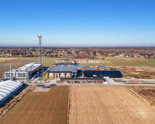 Nowoczesny lokal z parkingiem - Targowisko