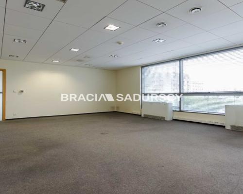 Oferta najmu powierzchni biurowej   
 
Oferujemy lokal użytkowy biurowy  o pow 520 m2 zlokalizowany przy Opolskiej w Krakowie