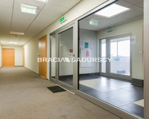 Oferta najmu powierzchni biurowej   
 
Oferujemy lokal użytkowy biurowy  o pow 520 m2 zlokalizowany przy Opolskiej w Krakowie