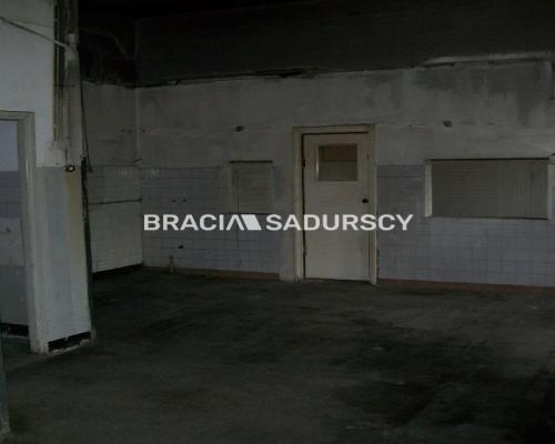 *Zdjęcia należą do właściciela oferty.   
  
Nowy Targ. Do wynajęcia budynek trzy poziomowy o pow. 2300m2 + piwnice leżący na 6