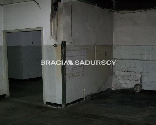 *Zdjęcia należą do właściciela oferty.   
  
Nowy Targ. Do wynajęcia budynek trzy poziomowy o pow. 2300m2 + piwnice leżący na 6