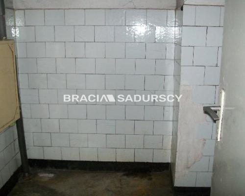 *Zdjęcia należą do właściciela oferty.   
  
Nowy Targ. Do wynajęcia budynek trzy poziomowy o pow. 2300m2 + piwnice leżący na 6