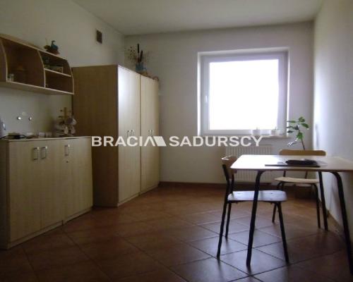 *Zdjęcia należą do właściciela oferty.     
 
Okolice Myślenic    

   Do wynajęcia hala produkcyjno-biurowa z 2004 roku