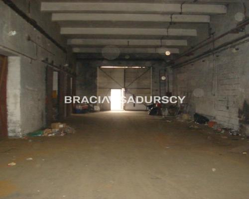 *Zdjęcia należą do właściciela oferty.   
 
Do wynajęcia hala produkcyjna leżąca w Skawinie. 

 Hala o powierzchni 700m&sup2; i