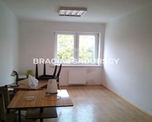 *Zdjęcia należą do właściciela oferty.   
 
Oferujemy do wynajęcia biura w budynku w ok. ul. Ujastek w Krakowie.  

   

  Pomi