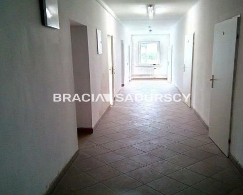 *Zdjęcia należą do właściciela oferty.   
 
Oferujemy do wynajęcia biura w budynku w ok. ul. Ujastek w Krakowie.  

   

  Pomi