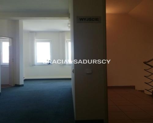 *Zdjęcia należą do właściciela oferty.   

   
Powierzchnie biurowe znajdują się na I piętrze budynku 
(łączna powierzchnia - o