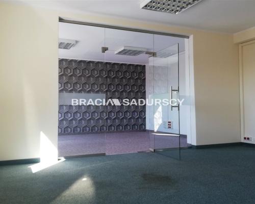 *Zdjęcia należą do właściciela oferty.   

   
Powierzchnie biurowe znajdują się na I piętrze budynku 
(łączna powierzchnia - o