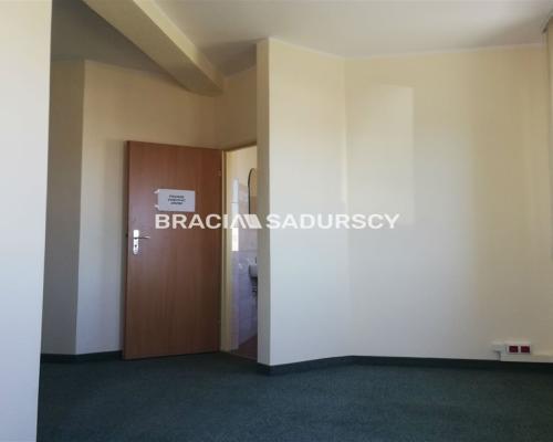 *Zdjęcia należą do właściciela oferty.   

   
Powierzchnie biurowe znajdują się na I piętrze budynku 
(łączna powierzchnia - o