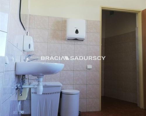 *Zdjęcia należą do właściciela oferty.   

   
Powierzchnie biurowe znajdują się na I piętrze budynku 
(łączna powierzchnia - o