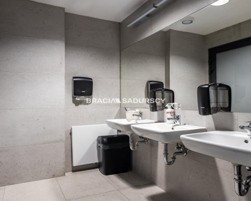 Biurowiec okolica Galerii krakowskiej